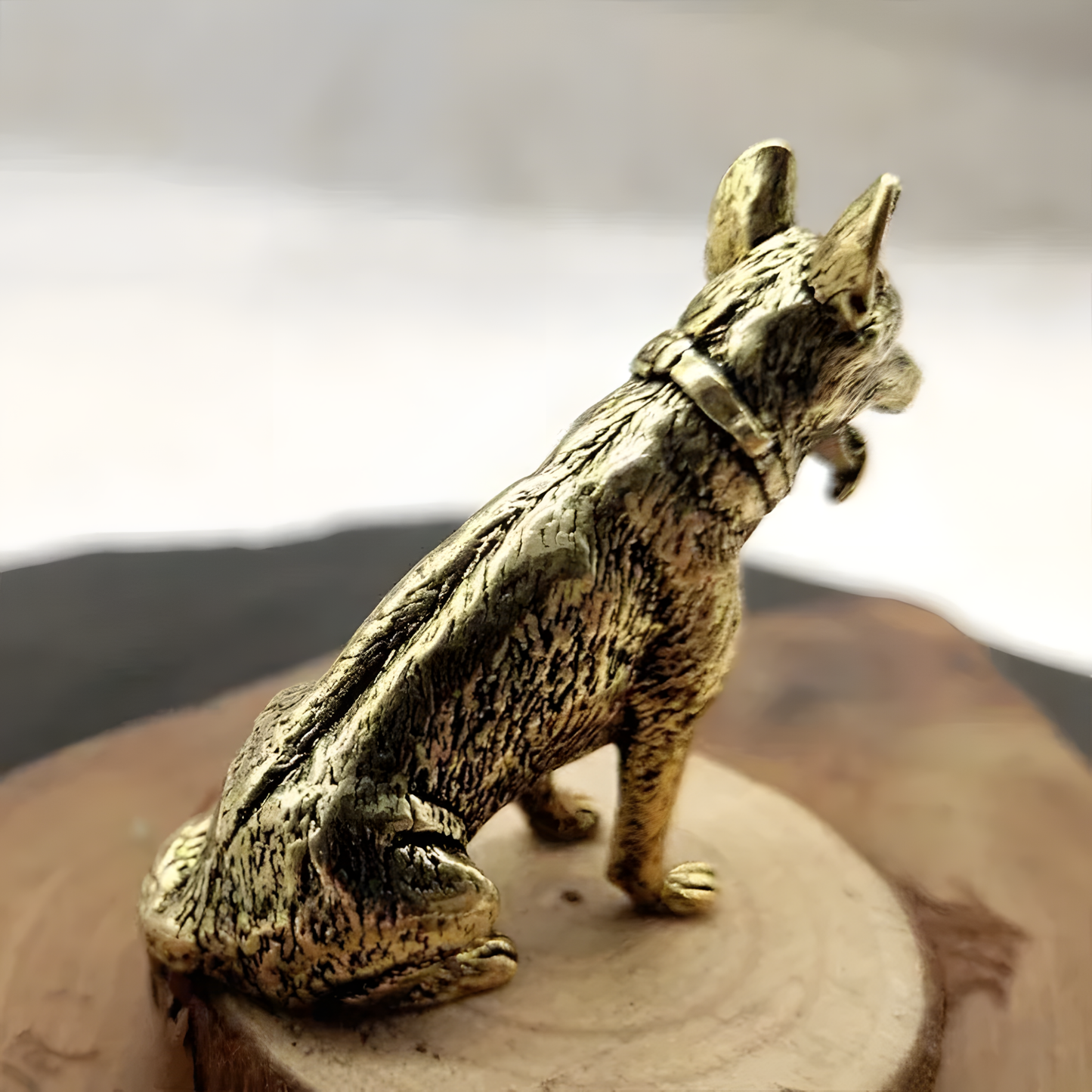 Gilded Watchdog